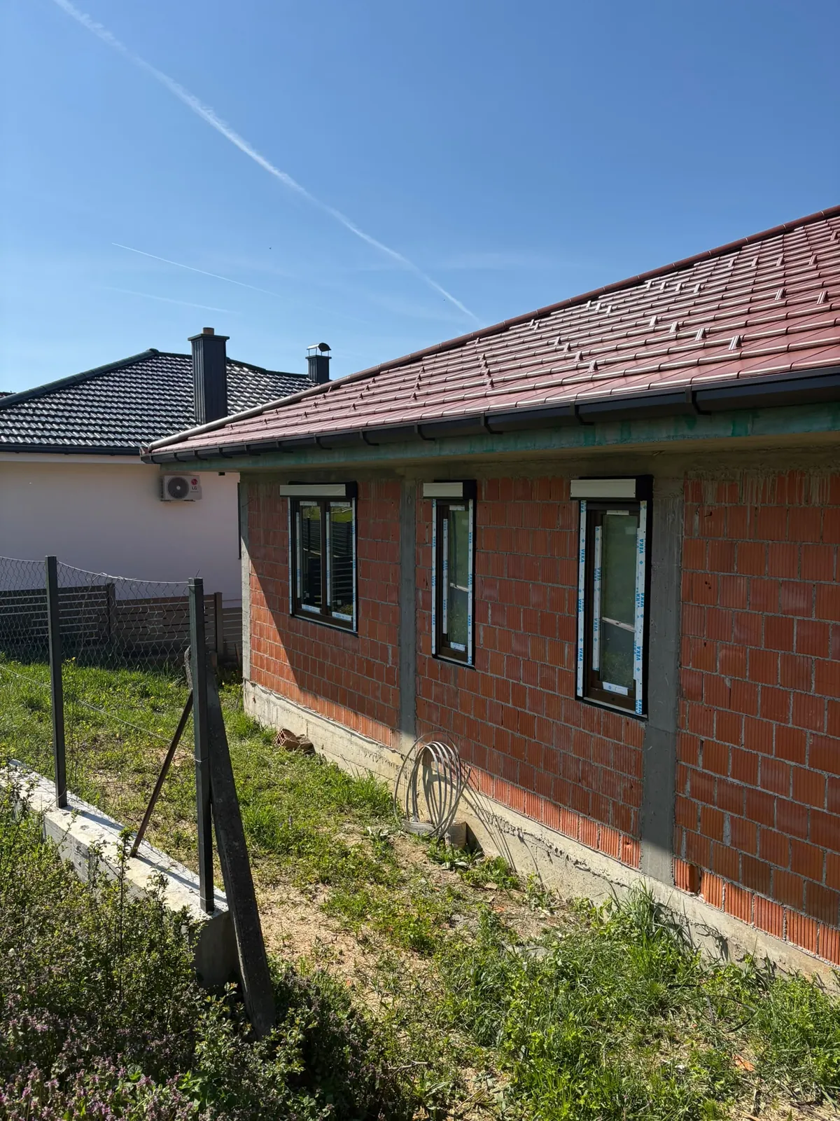 Prizemnica s novim prozorima i roletnama